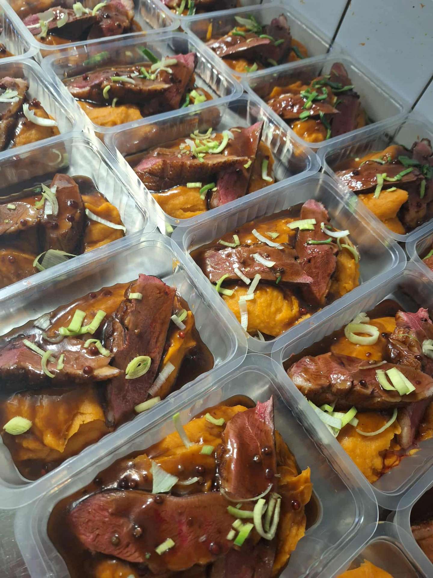 Chef préparant un plat